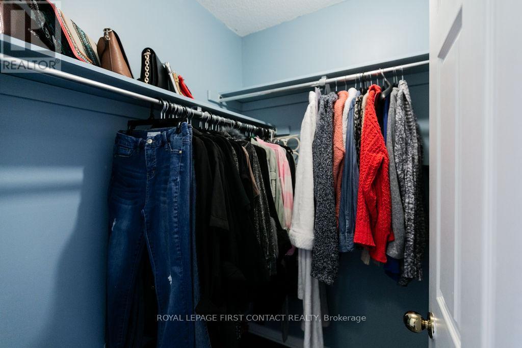 












13 IRWIN DRIVE

,
Barrie,




Ontario
L4N7A6

