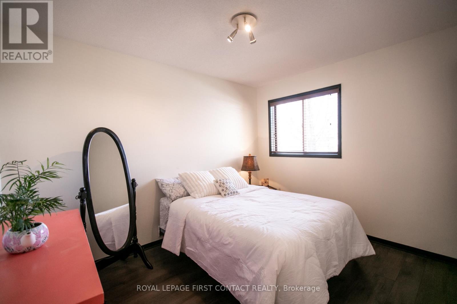 












13 IRWIN DRIVE

,
Barrie,




Ontario
L4N7A6

