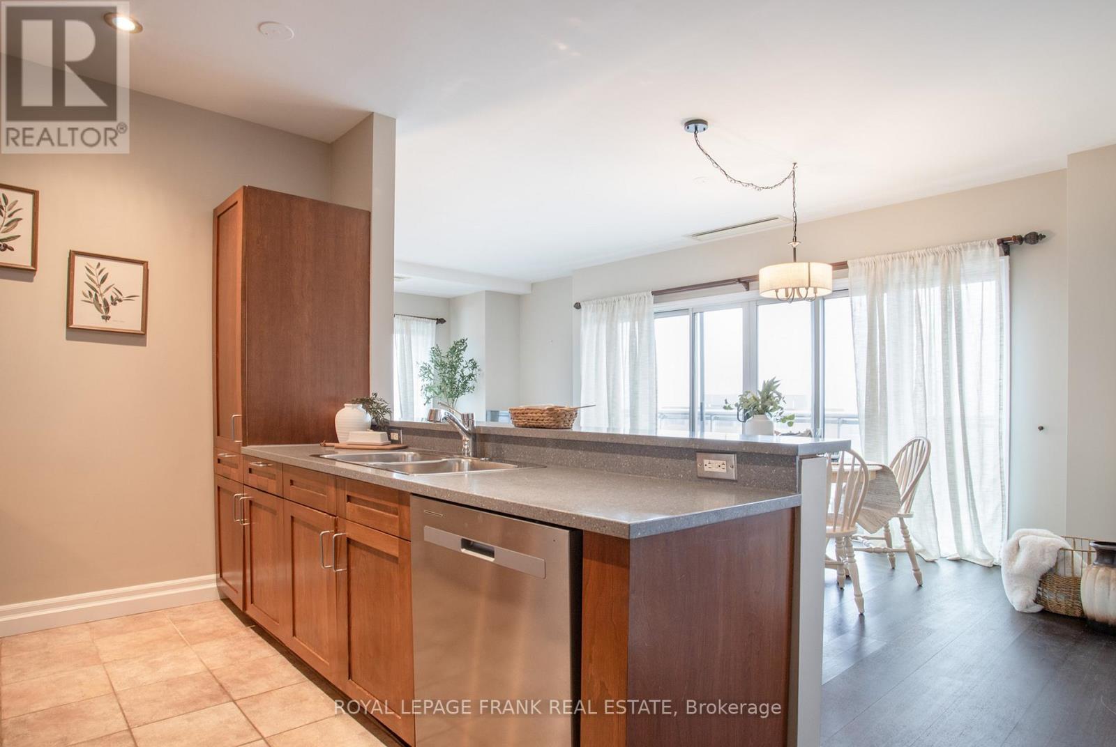 












905 - 44 BOND STREET W

,
Oshawa (O'Neill),




Ontario
L1G6R2

