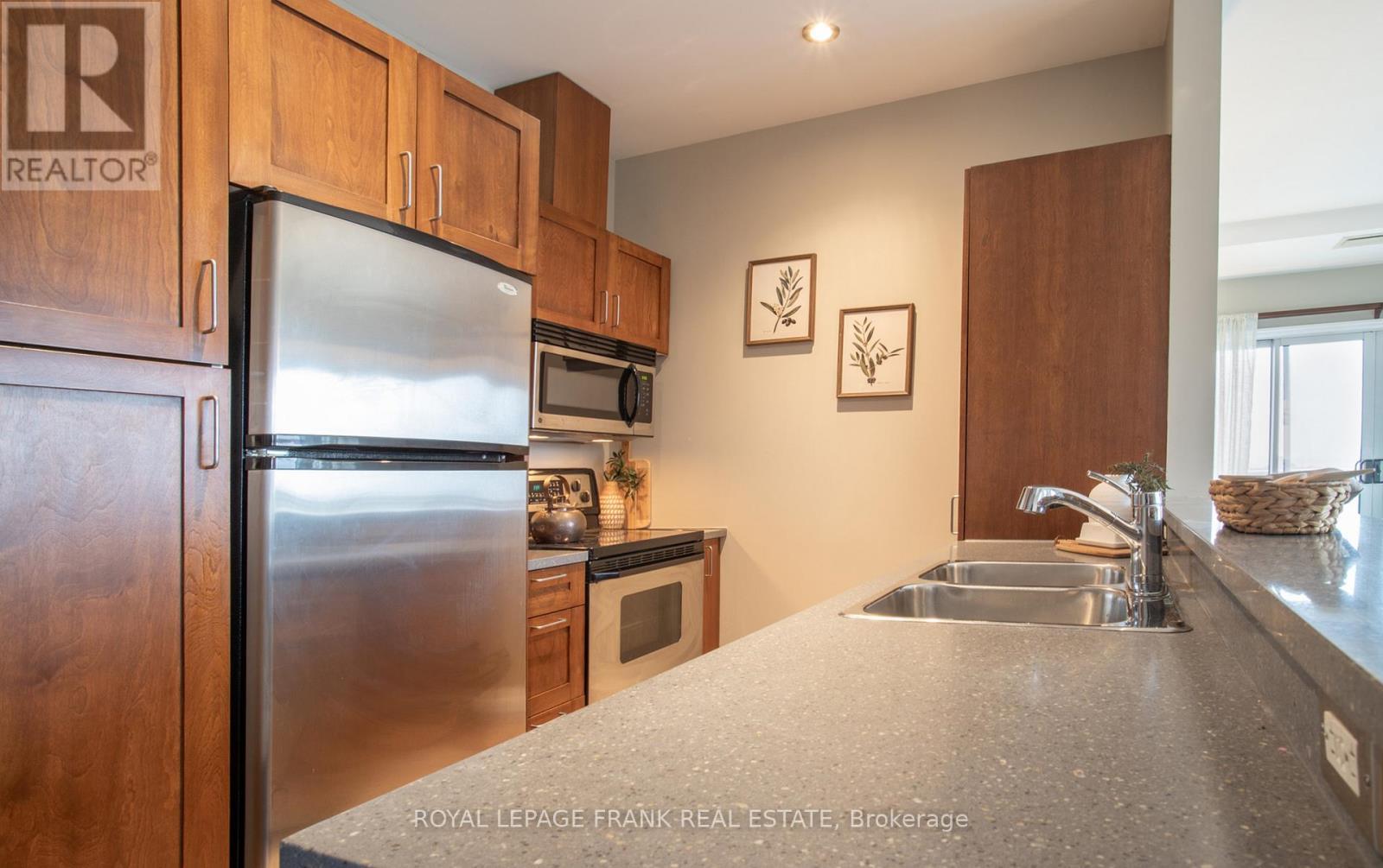 












905 - 44 BOND STREET W

,
Oshawa (O'Neill),




Ontario
L1G6R2

