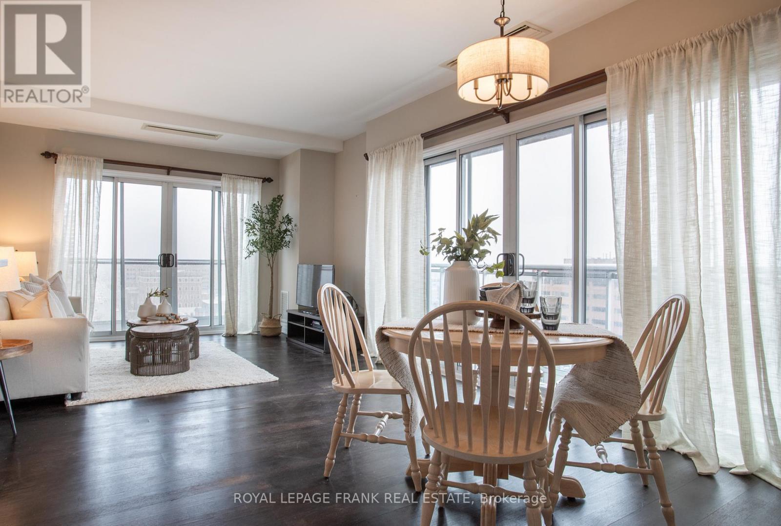 












905 - 44 BOND STREET W

,
Oshawa (O'Neill),




Ontario
L1G6R2

