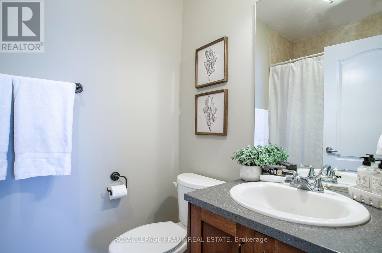 












905 - 44 BOND STREET W

,
Oshawa (O'Neill),




Ontario
L1G6R2

