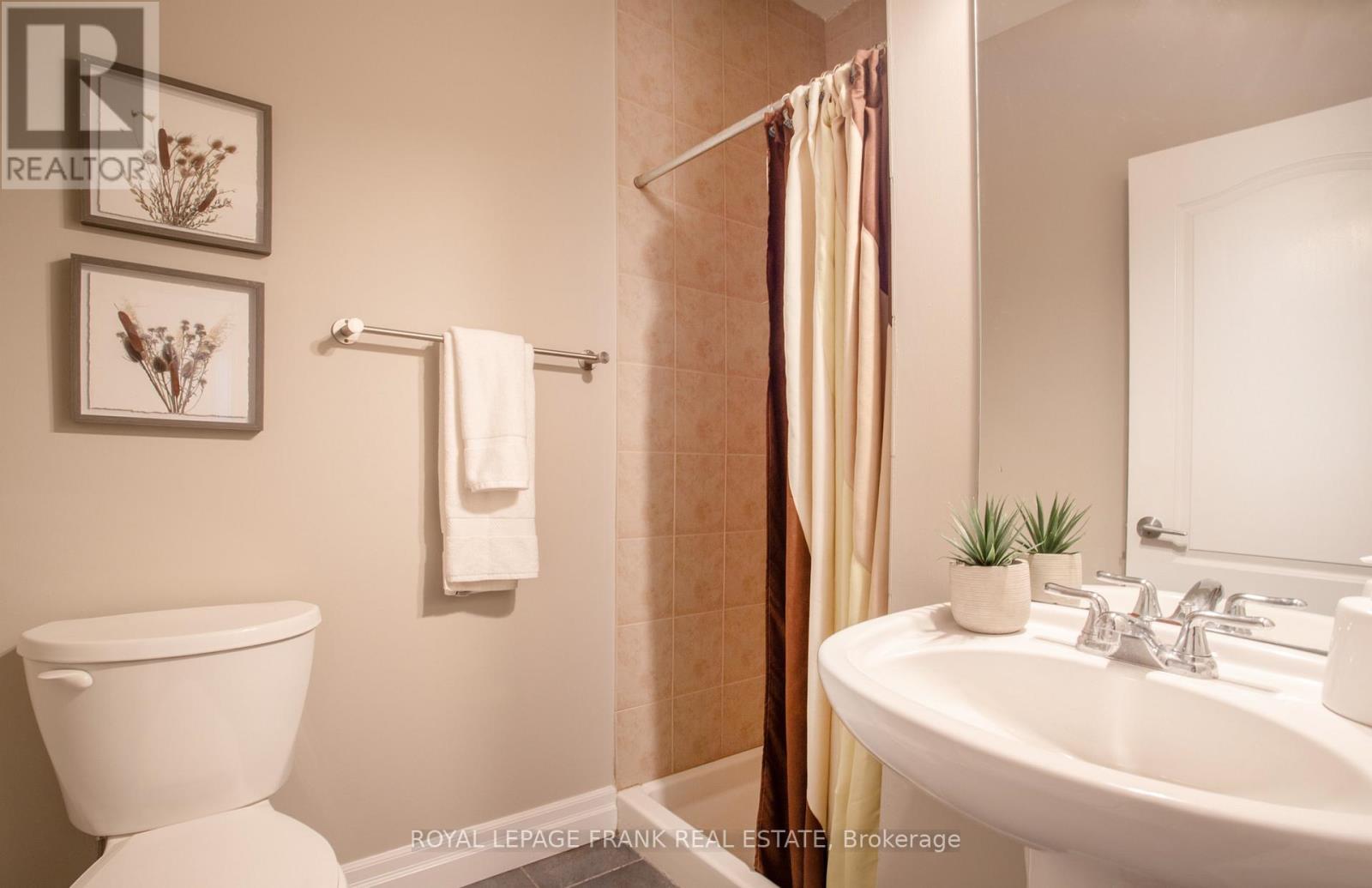 












905 - 44 BOND STREET W

,
Oshawa (O'Neill),




Ontario
L1G6R2

