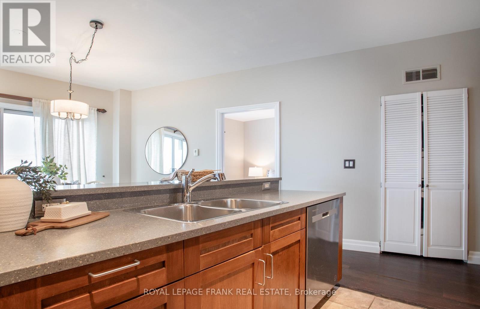 












905 - 44 BOND STREET W

,
Oshawa (O'Neill),




Ontario
L1G6R2

