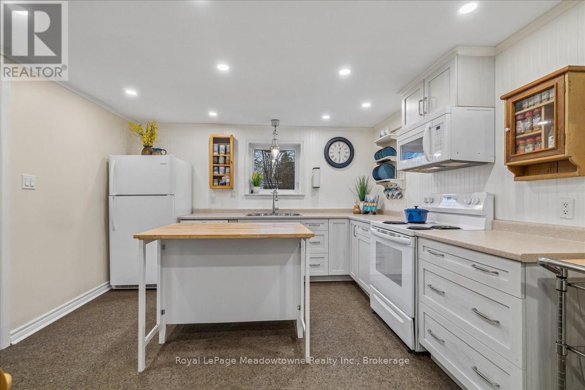 












11024 FIRST LINE

,
Milton (Moffat),




Ontario
L0P1J0

