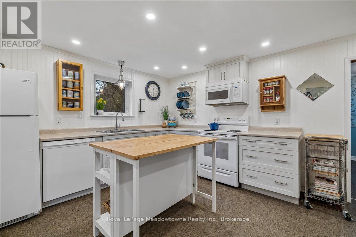 












11024 FIRST LINE

,
Milton (Moffat),




Ontario
L0P1J0

