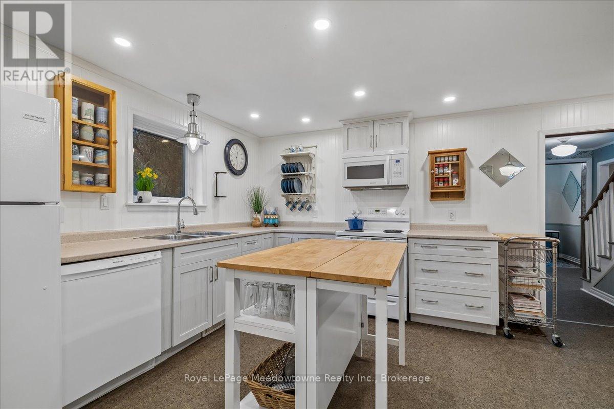 












11024 FIRST LINE

,
Milton (Moffat),




Ontario
L0P1J0

