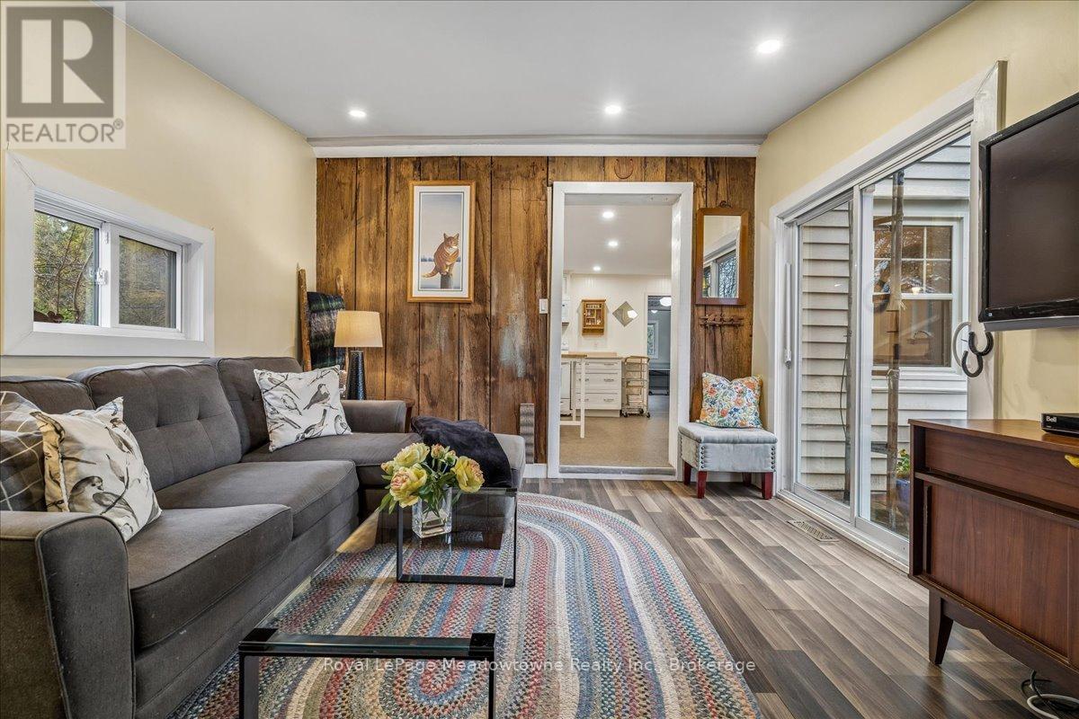 












11024 FIRST LINE

,
Milton (Moffat),




Ontario
L0P1J0

