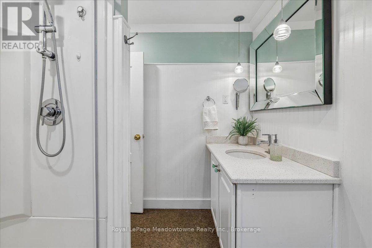 












11024 FIRST LINE

,
Milton (Moffat),




Ontario
L0P1J0

