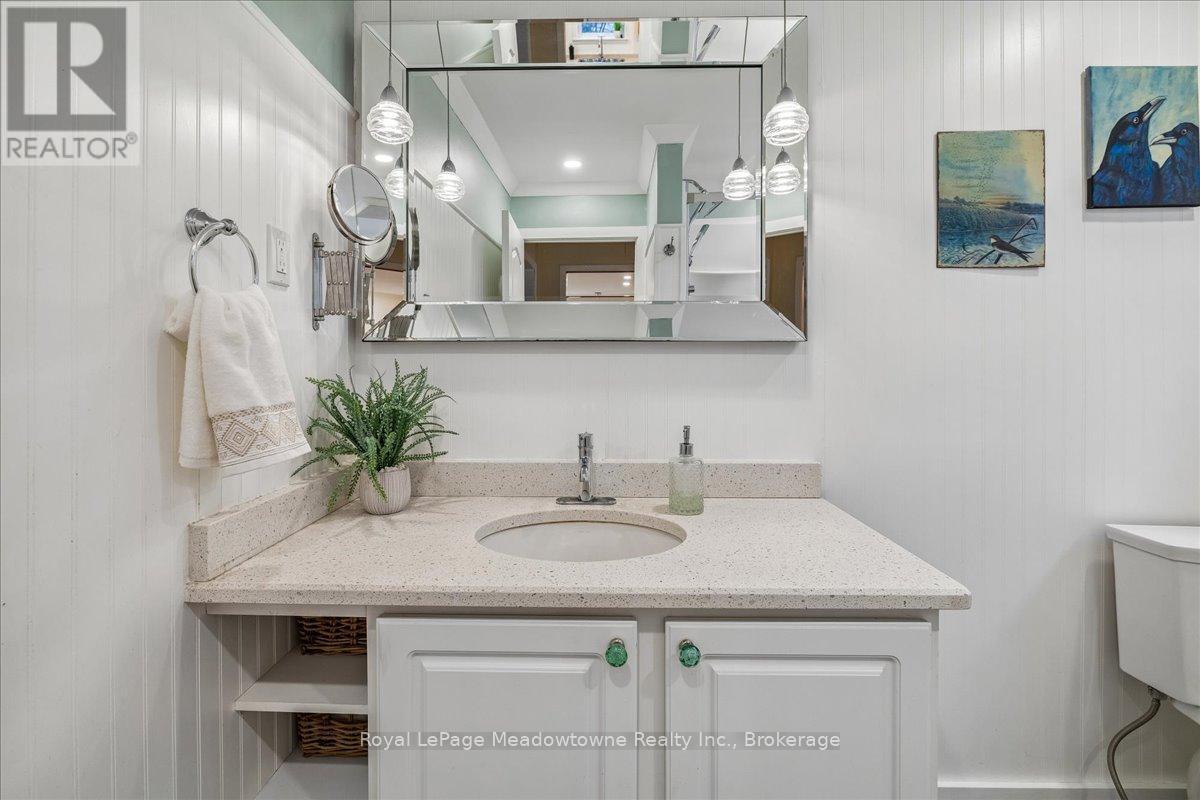 












11024 FIRST LINE

,
Milton (Moffat),




Ontario
L0P1J0

