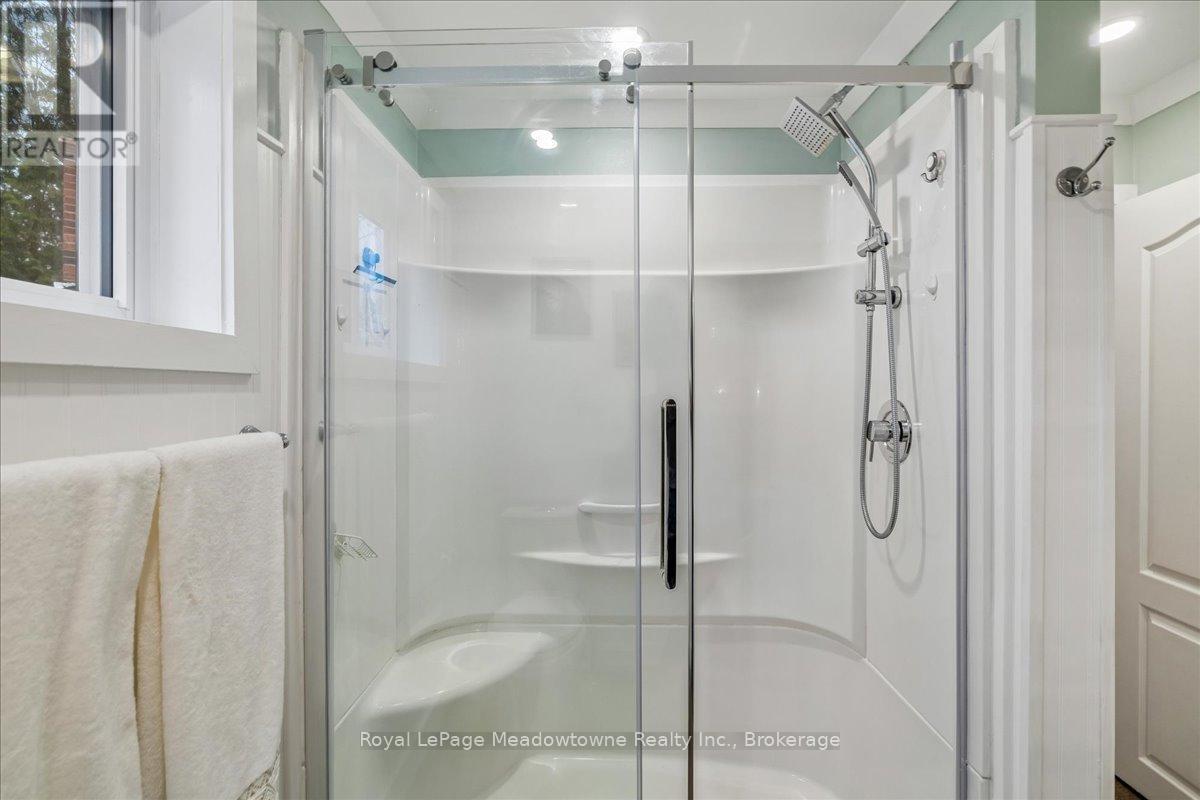 












11024 FIRST LINE

,
Milton (Moffat),




Ontario
L0P1J0

