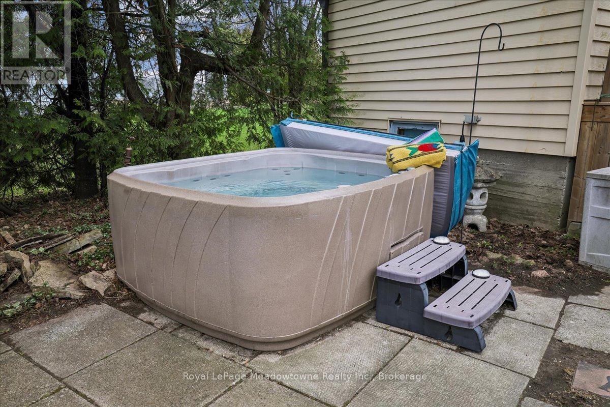 












11024 FIRST LINE

,
Milton (Moffat),




Ontario
L0P1J0

