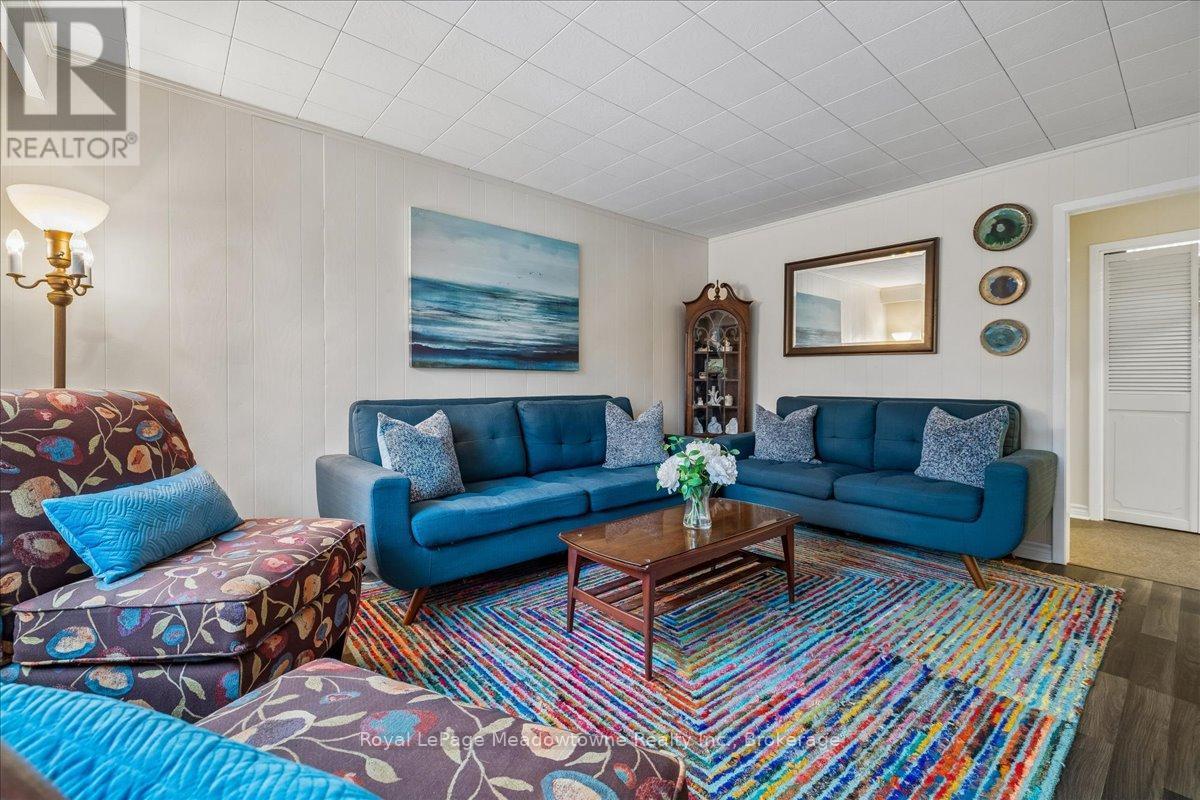 












11024 FIRST LINE

,
Milton (Moffat),




Ontario
L0P1J0

