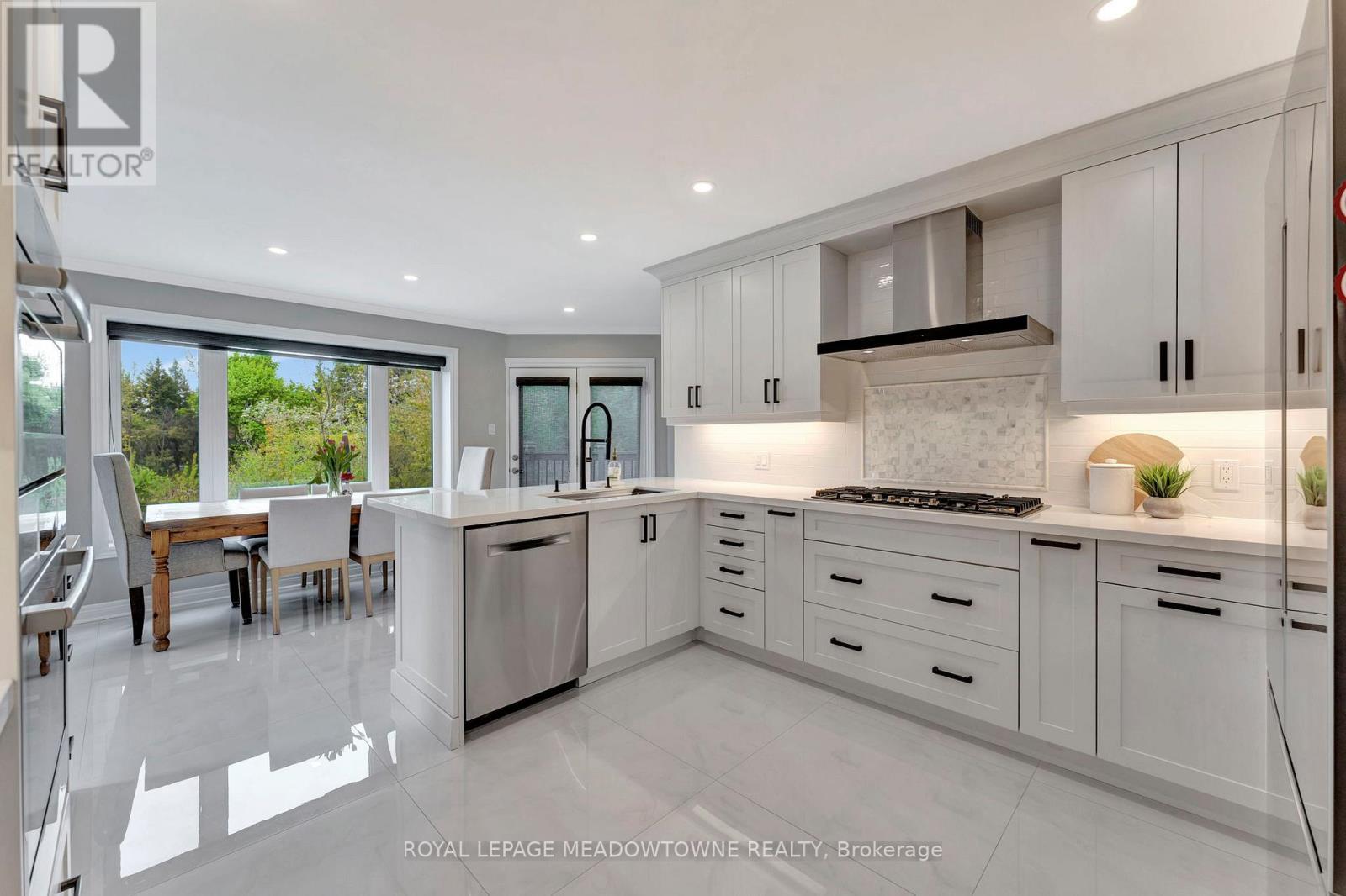 












2008 PEAK PLACE

,
Oakville,




Ontario
L6H5T2

