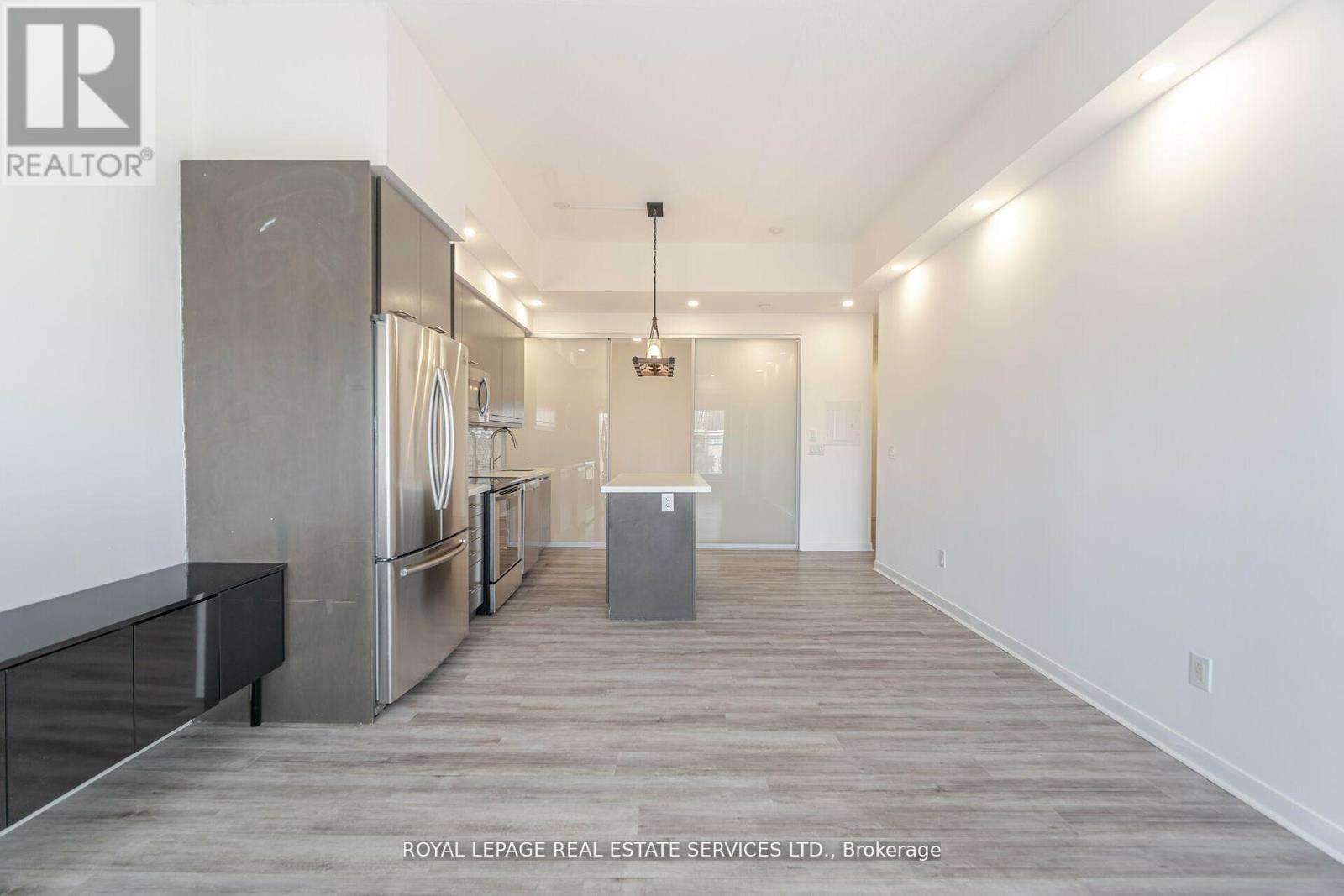 












602 - 360 SQUARE ONE DRIVE

,
Mississauga,




Ontario
L5B0E6

