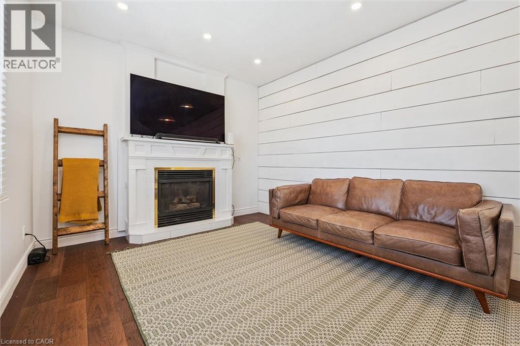 












20 DARBY Road

,
Guelph,




Ontario
N1K1R4

