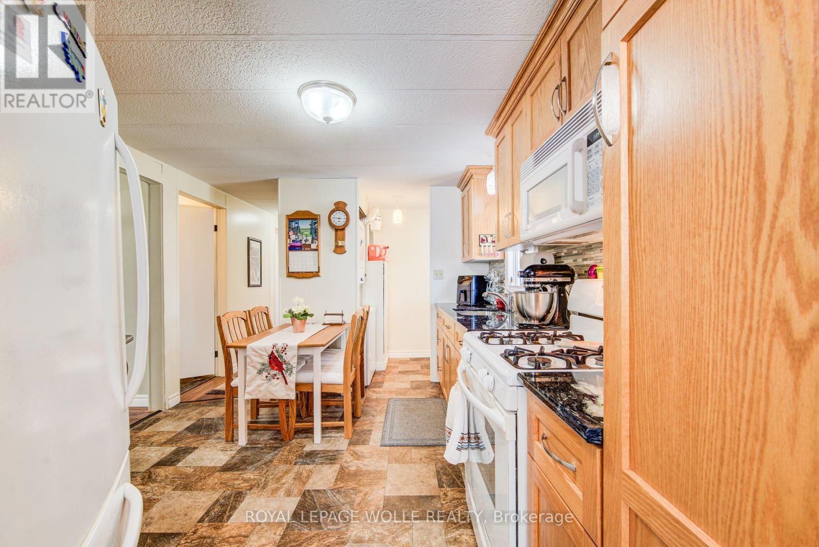 












21 FAIRVIEW CRESCENT

,
North Perth,




Ontario
N4W3G8

