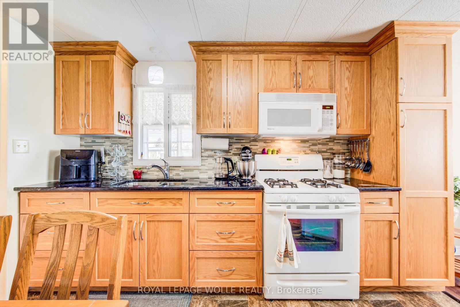 












21 FAIRVIEW CRESCENT

,
North Perth,




Ontario
N4W3G8

