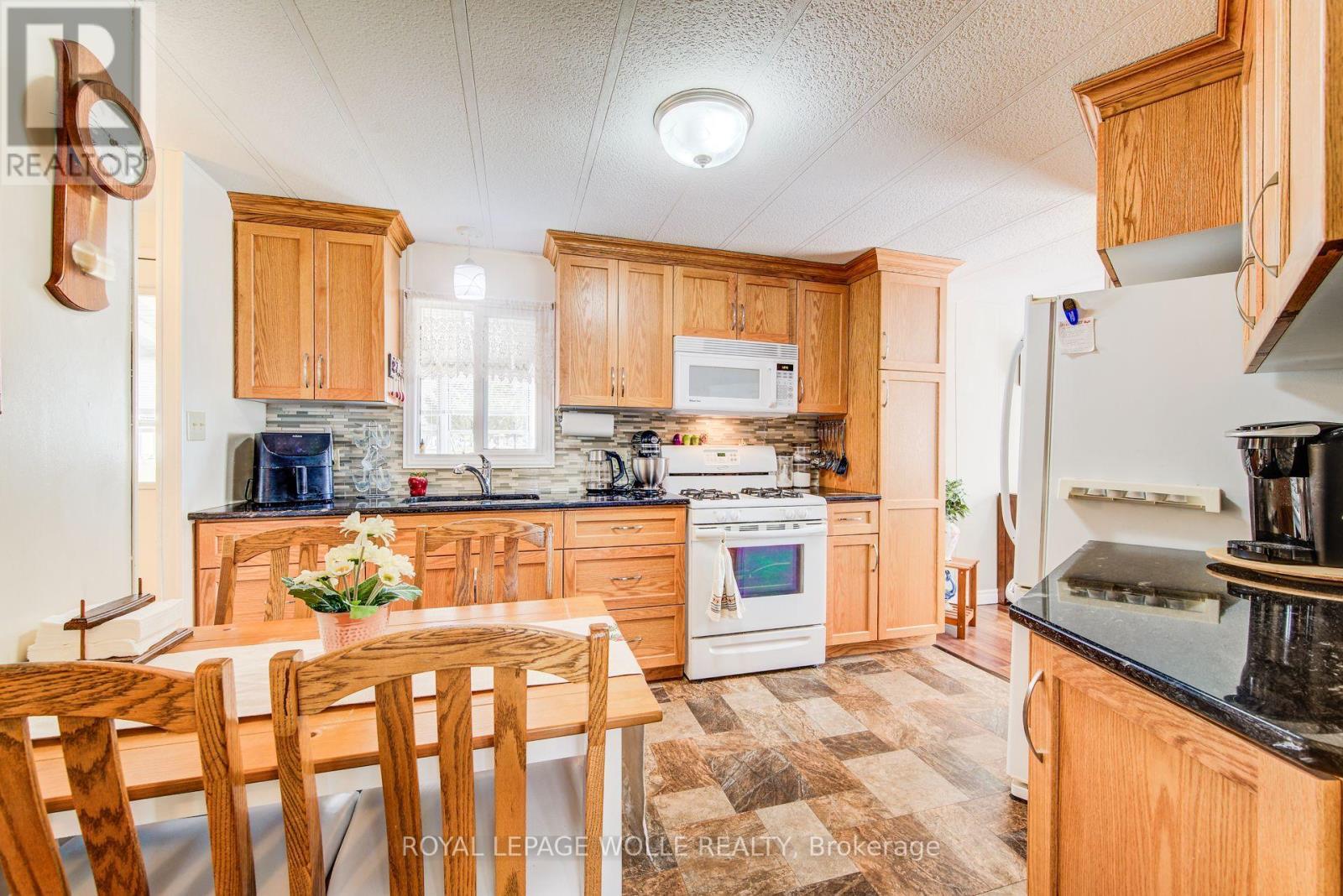 












21 FAIRVIEW CRESCENT

,
North Perth,




Ontario
N4W3G8


