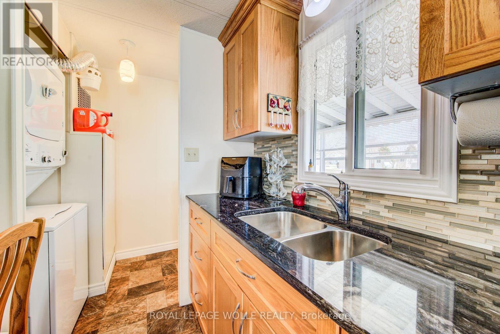 












21 FAIRVIEW CRESCENT

,
North Perth,




Ontario
N4W3G8


