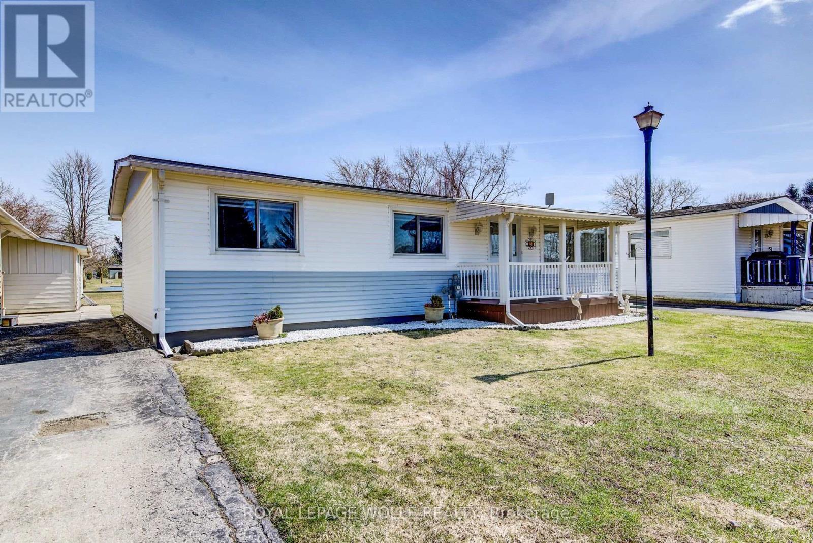 












21 FAIRVIEW CRESCENT

,
North Perth,




Ontario
N4W3G8

