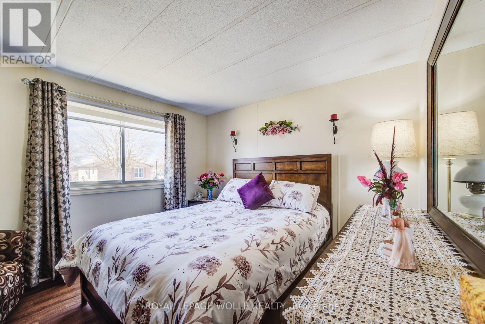 












21 FAIRVIEW CRESCENT

,
North Perth,




Ontario
N4W3G8

