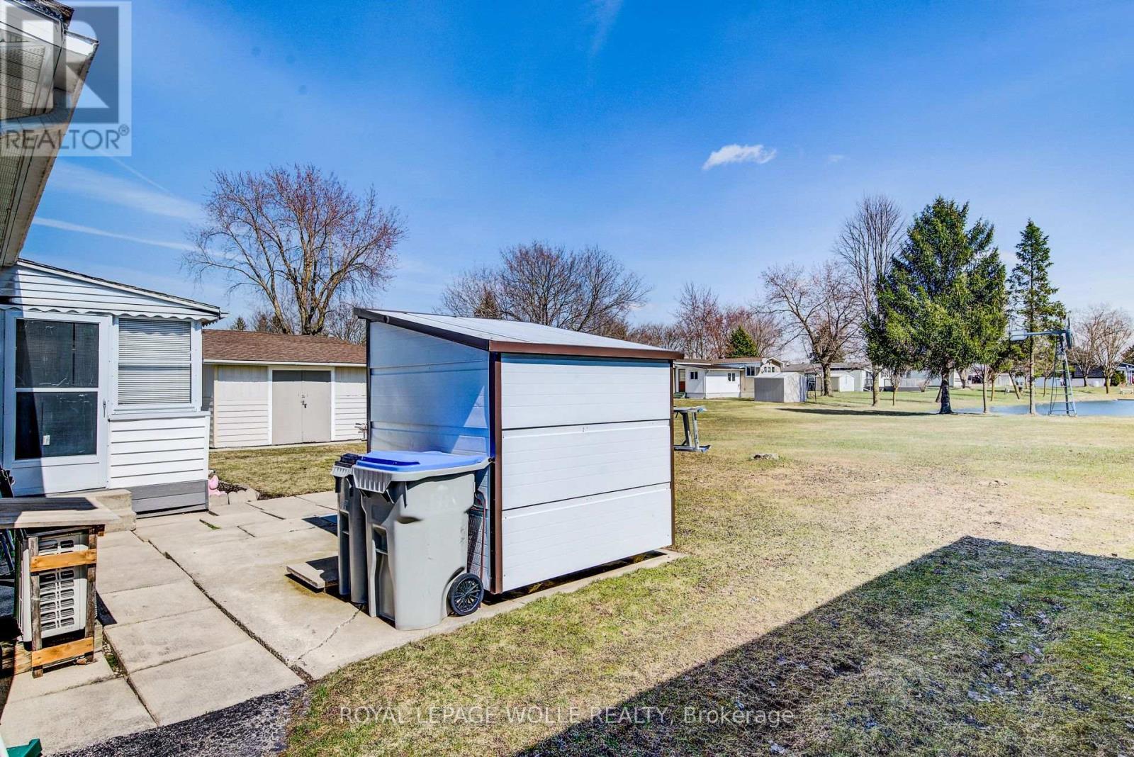 












21 FAIRVIEW CRESCENT

,
North Perth,




Ontario
N4W3G8

