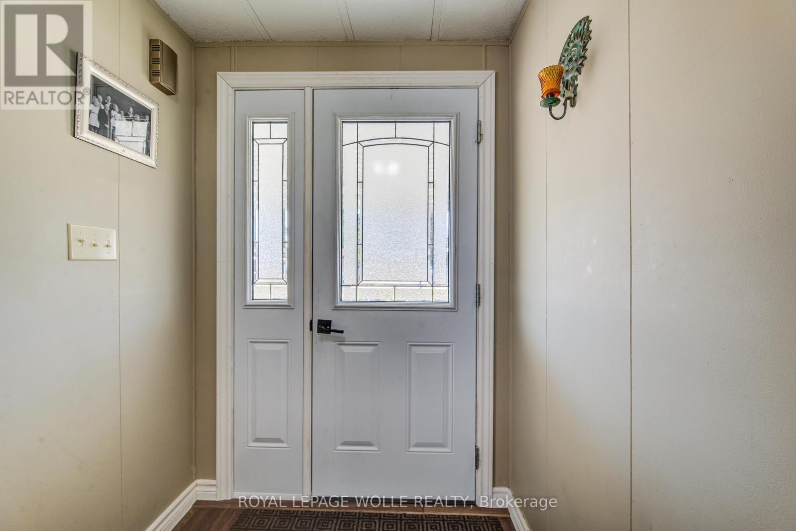 












21 FAIRVIEW CRESCENT

,
North Perth,




Ontario
N4W3G8

