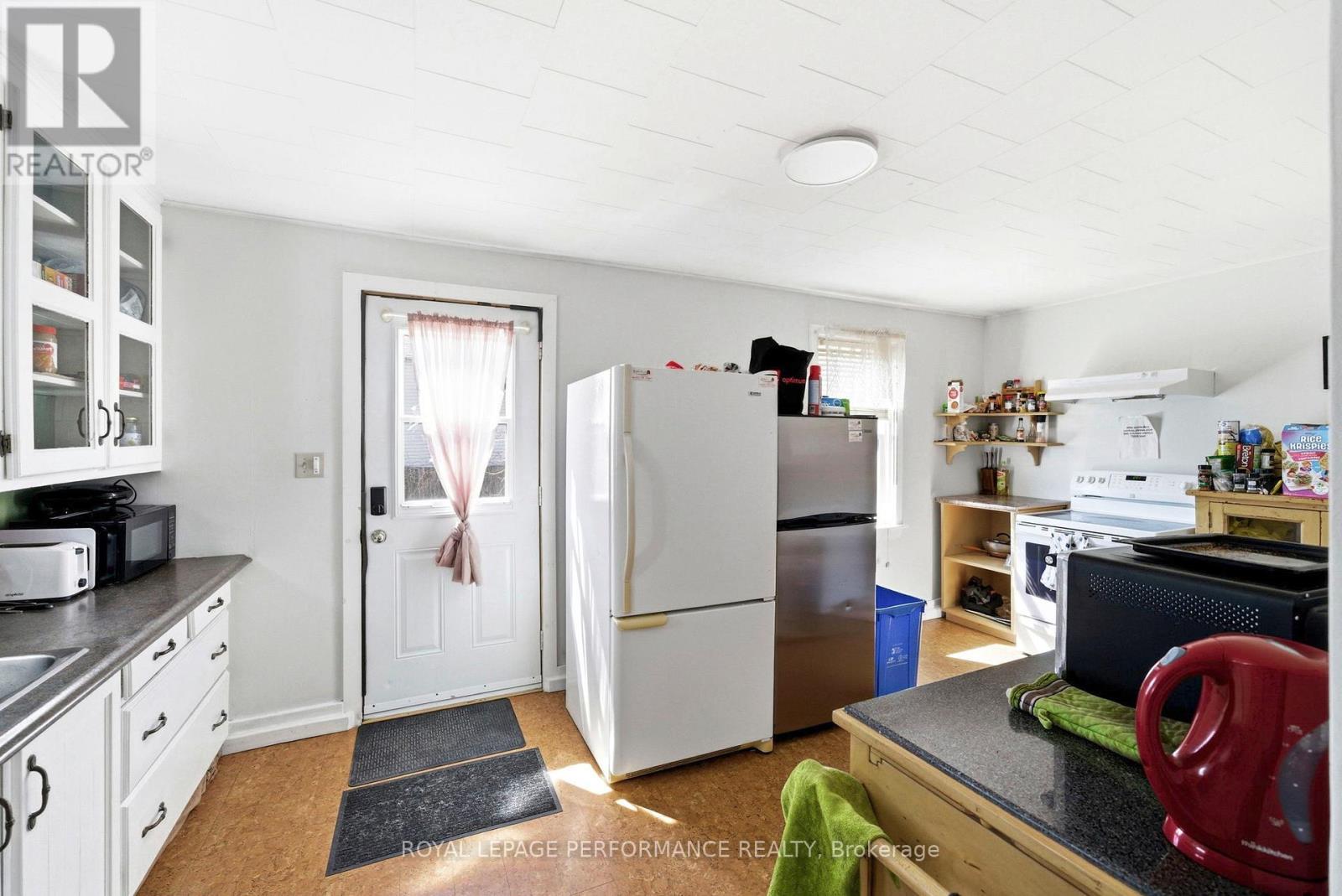 












227 ALICE STREET

,
Cornwall,




Ontario
K6H4R8

