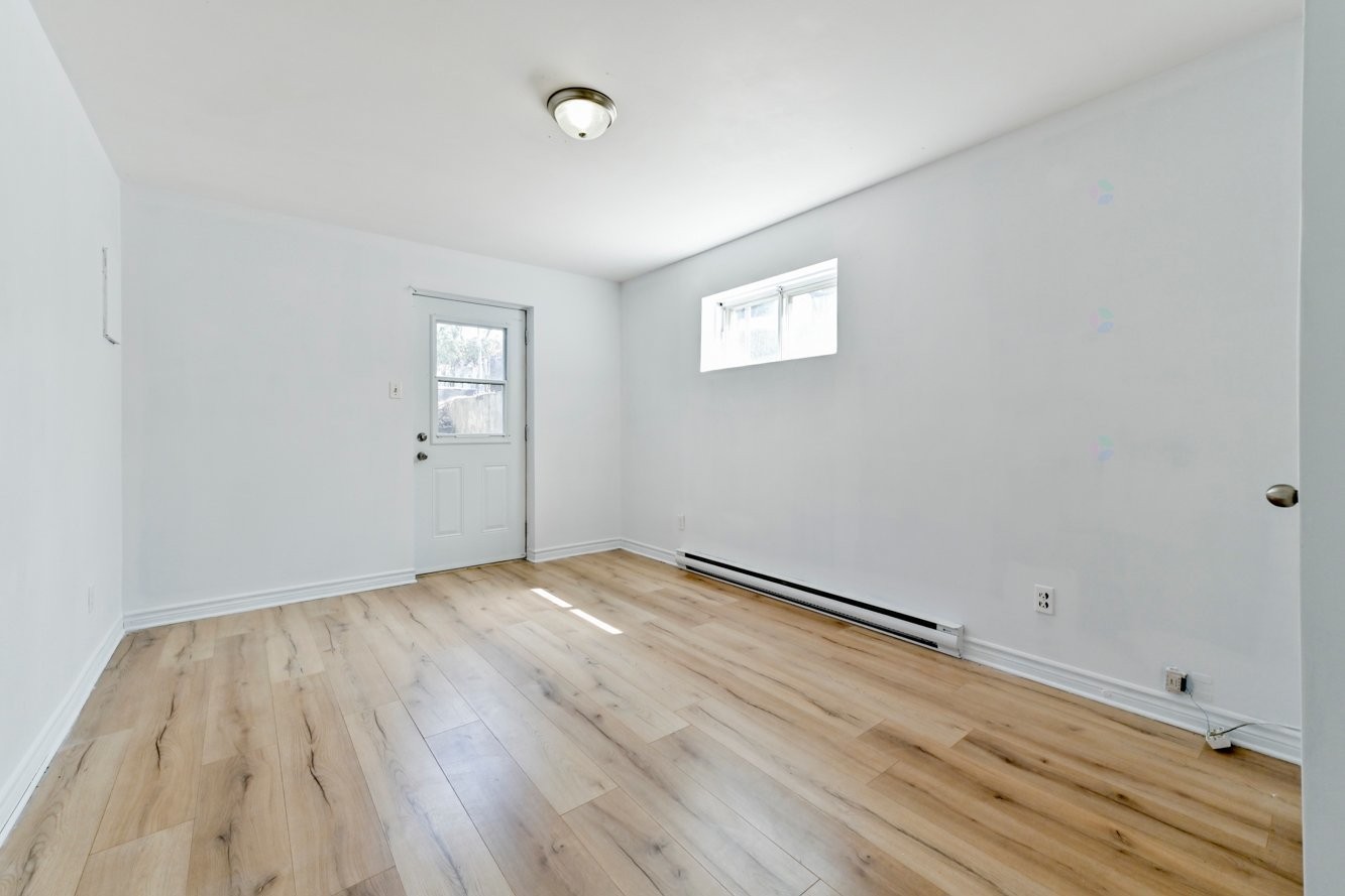 









2985

 - 2989


Rue Belcourt

,
Longueuil (Le Vieux-Longueuil),




QC
J4M1Z9

