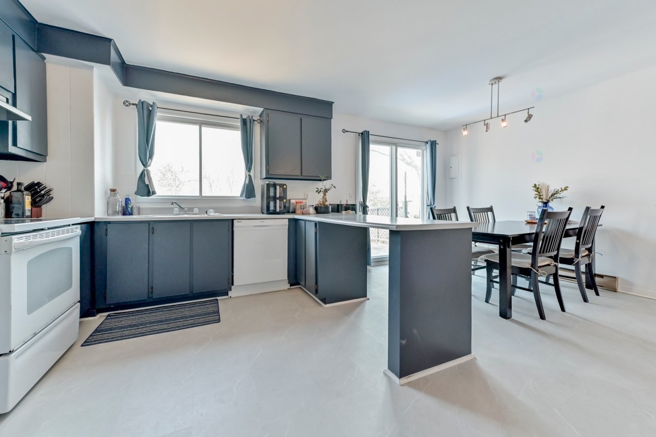









2985

 - 2989


Rue Belcourt

,
Longueuil (Le Vieux-Longueuil),




QC
J4M1Z9

