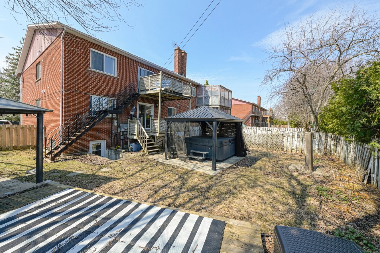 









2985

 - 2989


Rue Belcourt

,
Longueuil (Le Vieux-Longueuil),




QC
J4M1Z9

