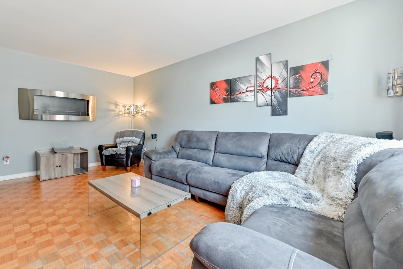 









2985

 - 2989


Rue Belcourt

,
Longueuil (Le Vieux-Longueuil),




QC
J4M1Z9

