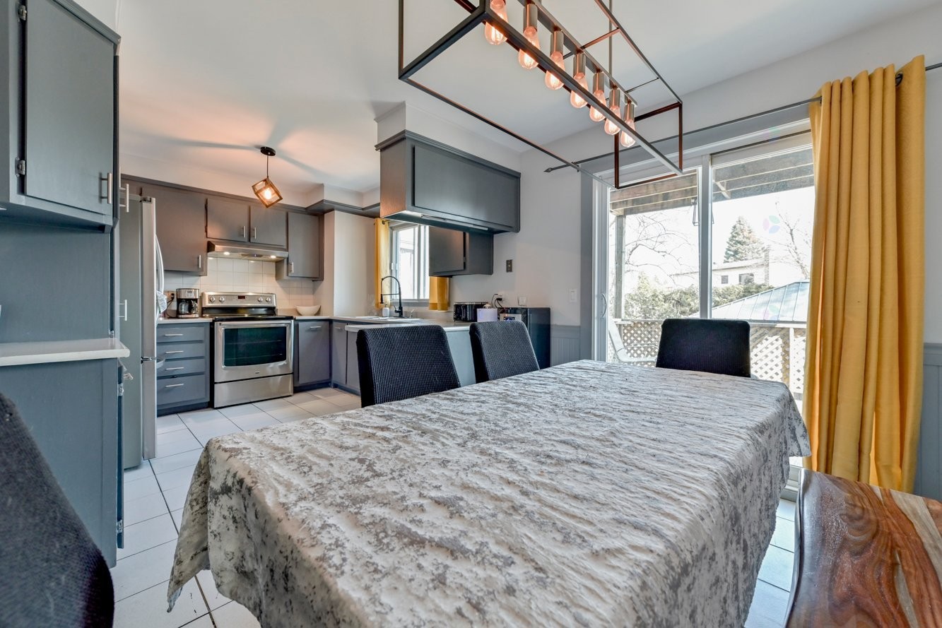 









2985

 - 2989


Rue Belcourt

,
Longueuil (Le Vieux-Longueuil),




QC
J4M1Z9

