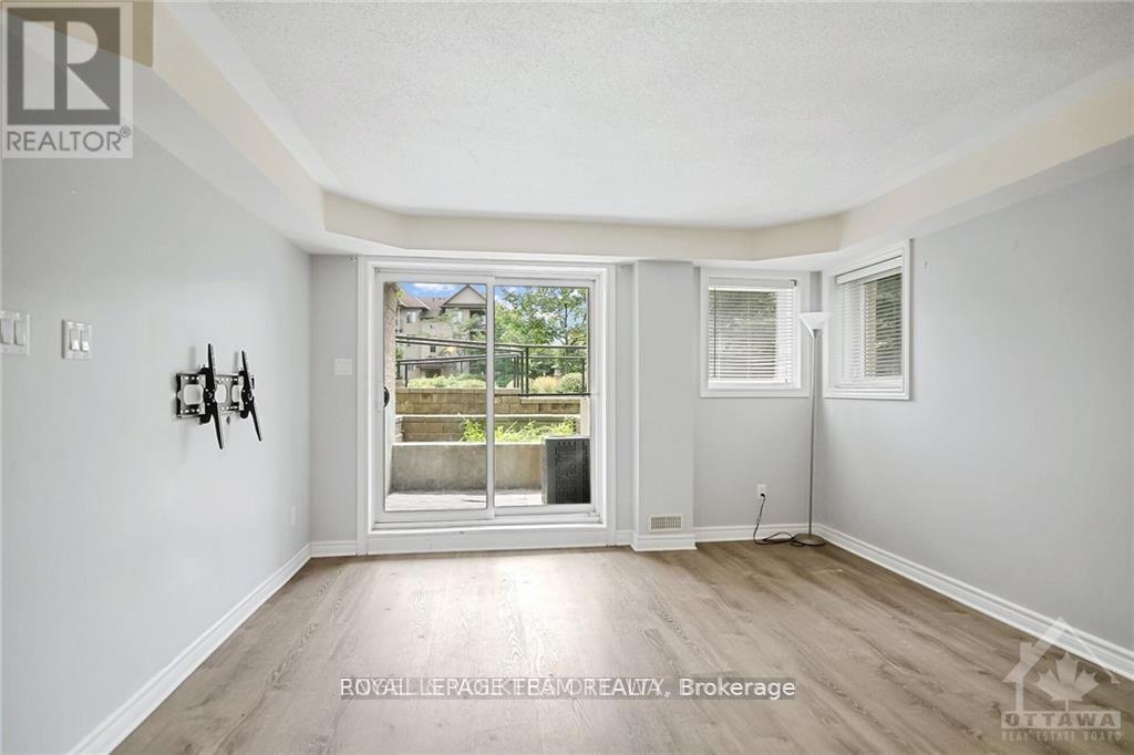 












2 - 46 BARNSTONE DRIVE

,
Ottawa,




Ontario
K2G4R6

