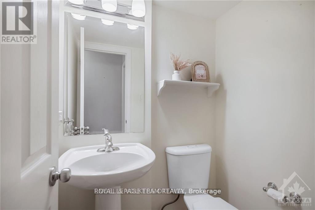 












2 - 46 BARNSTONE DRIVE

,
Ottawa,




Ontario
K2G4R6

