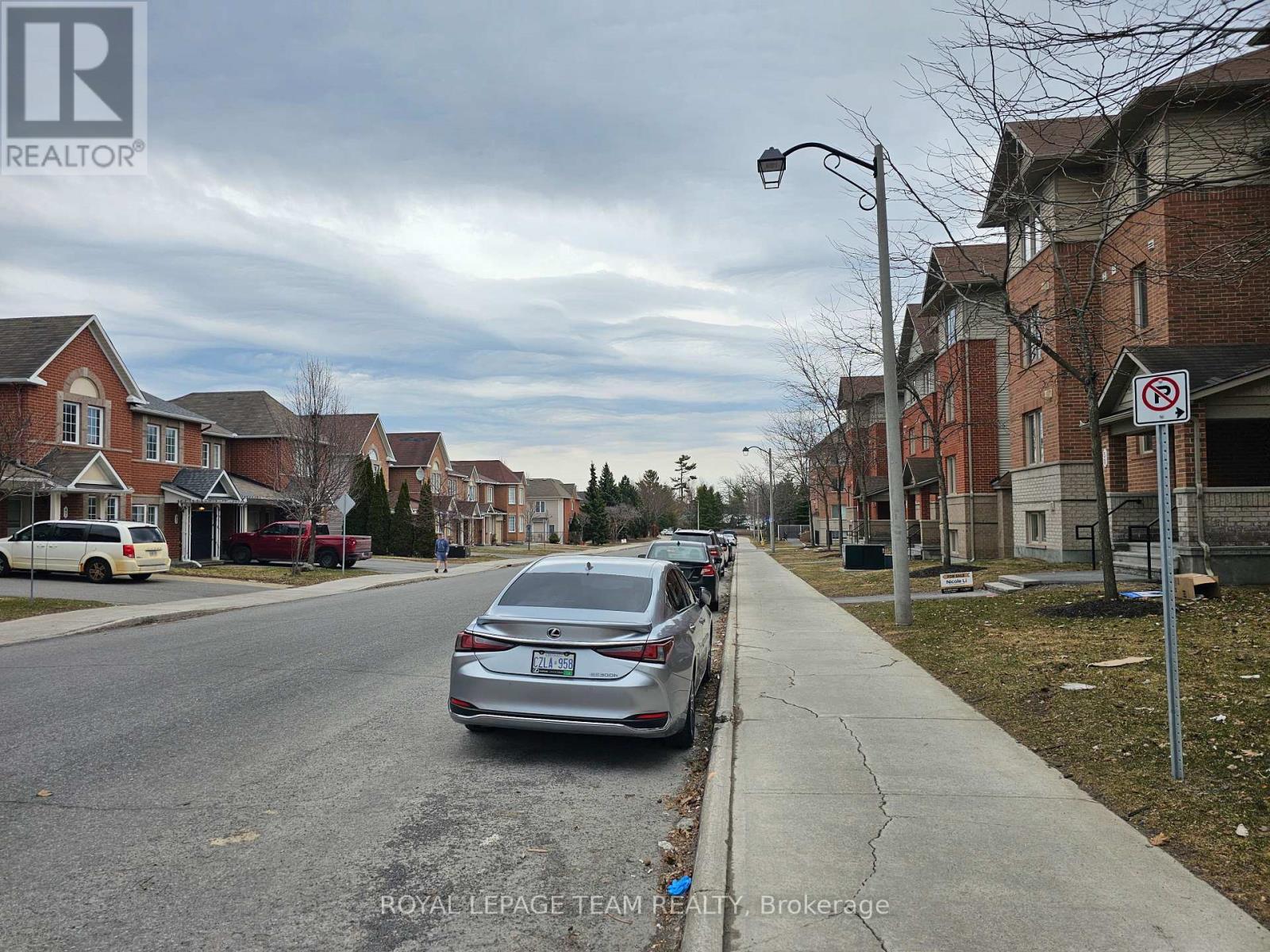 












2 - 46 BARNSTONE DRIVE

,
Ottawa,




Ontario
K2G4R6

