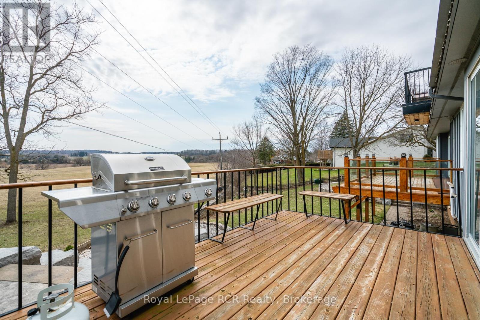 












136 4TH AVENUE

,
Hanover,




Ontario
N4N2B3

