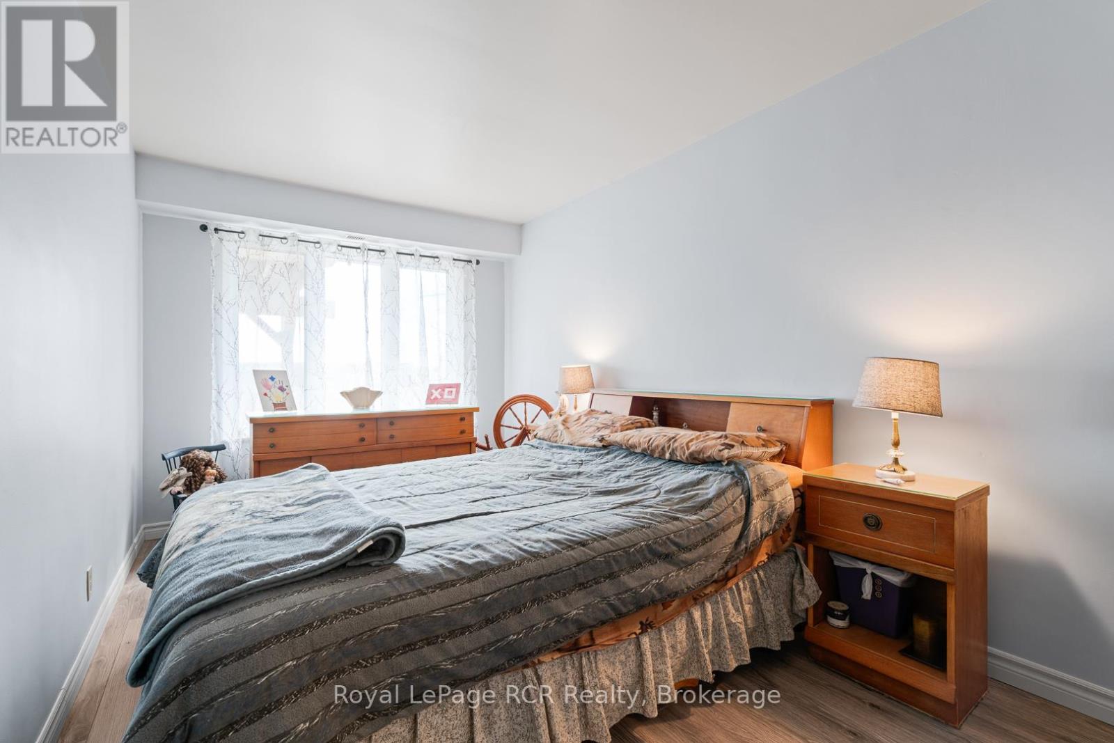 












136 4TH AVENUE

,
Hanover,




Ontario
N4N2B3

