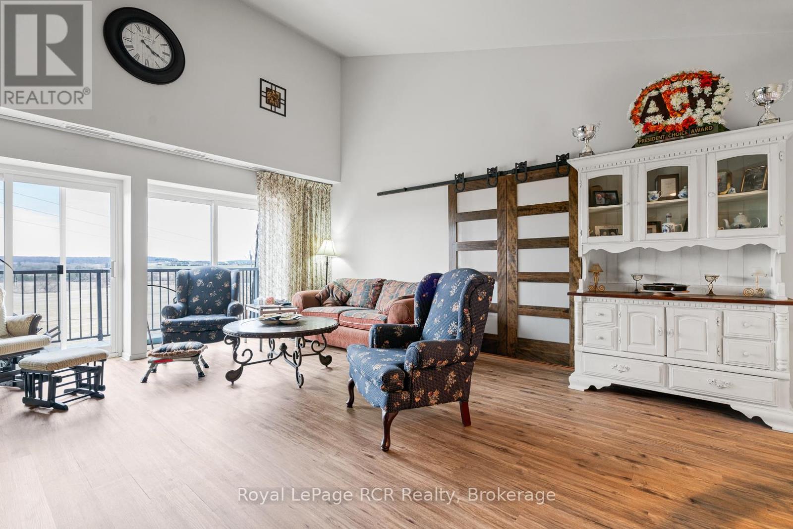 












136 4TH AVENUE

,
Hanover,




Ontario
N4N2B3

