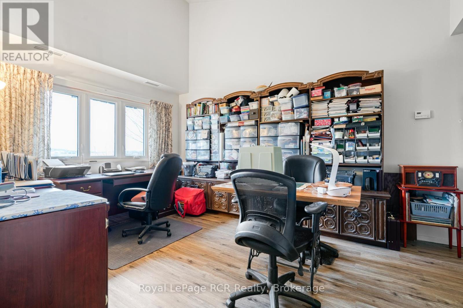 












136 4TH AVENUE

,
Hanover,




Ontario
N4N2B3

