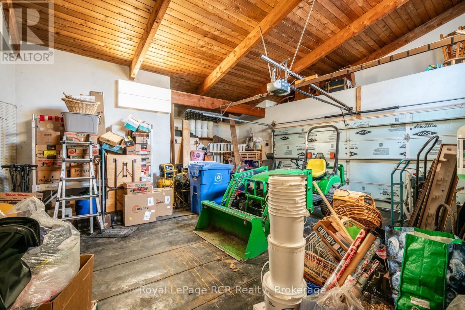 












136 4TH AVENUE

,
Hanover,




Ontario
N4N2B3

