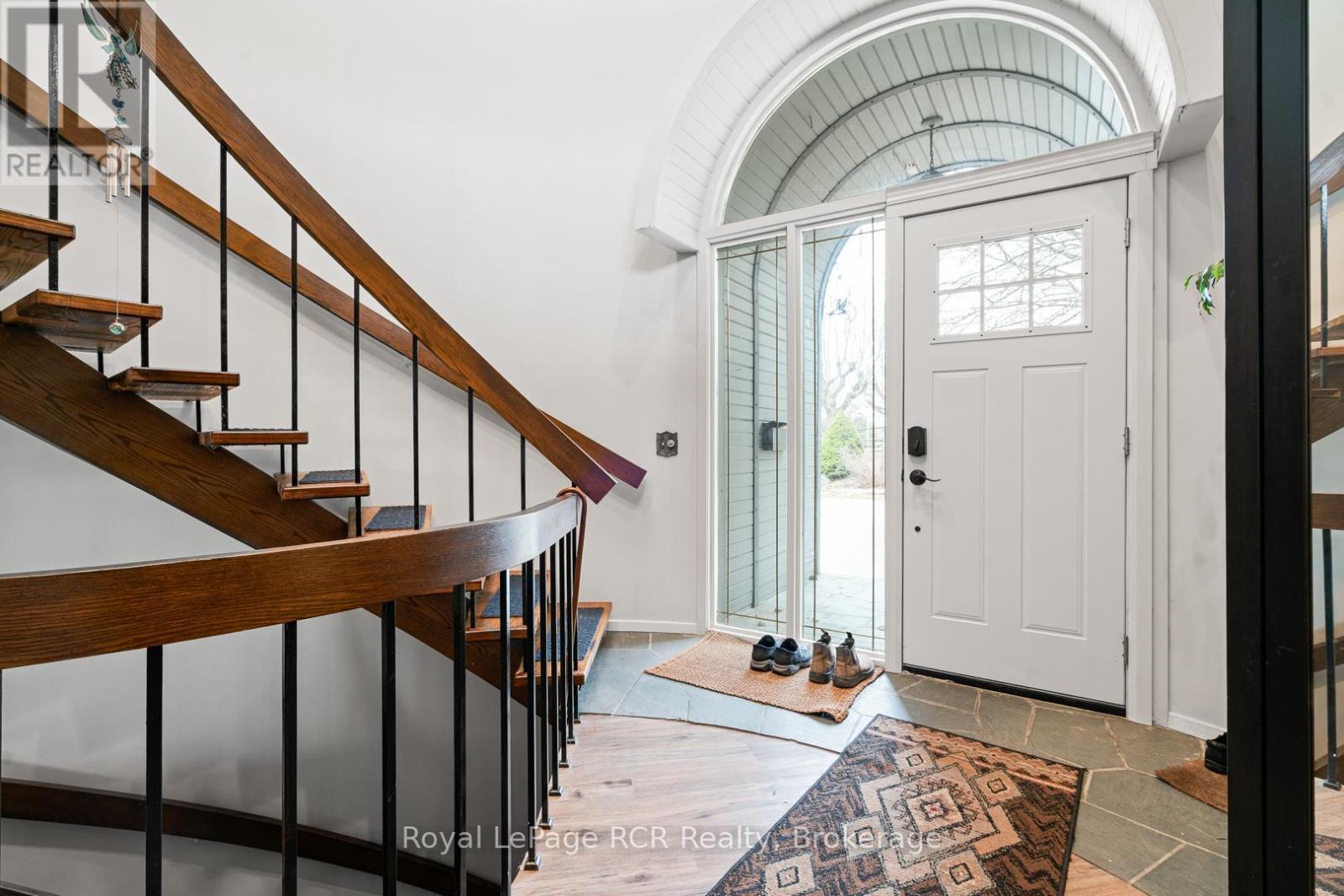 












136 4TH AVENUE

,
Hanover,




Ontario
N4N2B3

