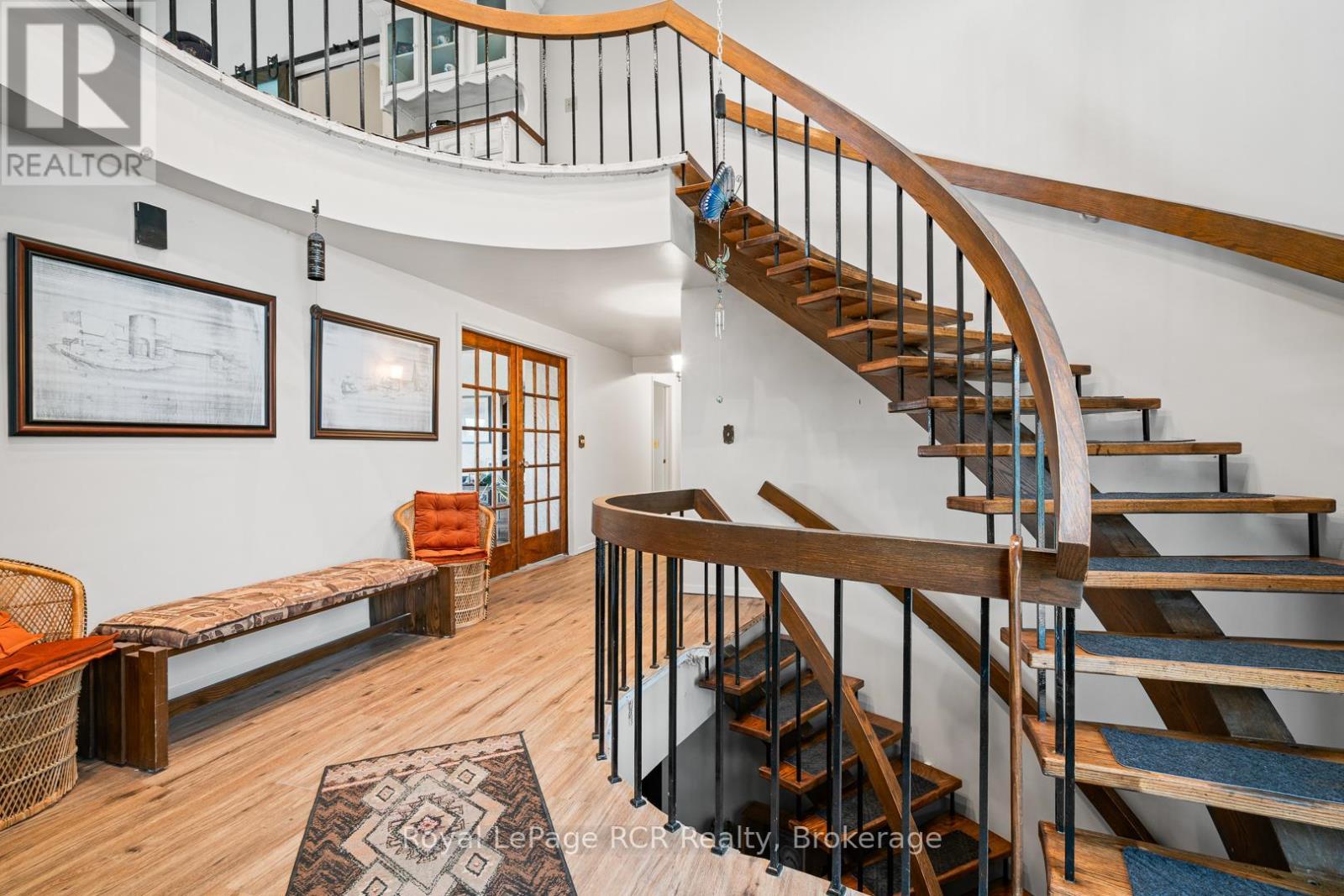 












136 4TH AVENUE

,
Hanover,




Ontario
N4N2B3

