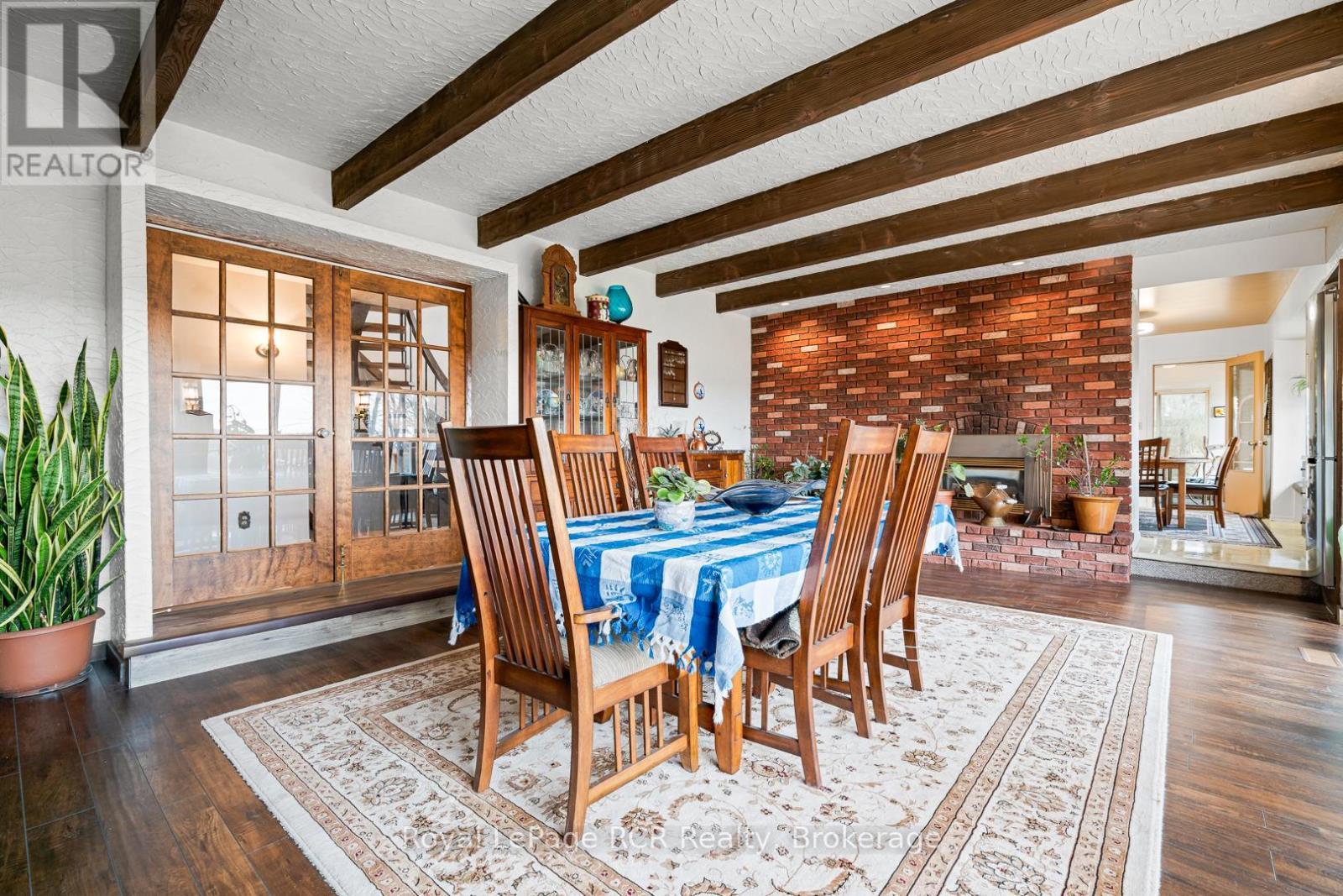 












136 4TH AVENUE

,
Hanover,




Ontario
N4N2B3

