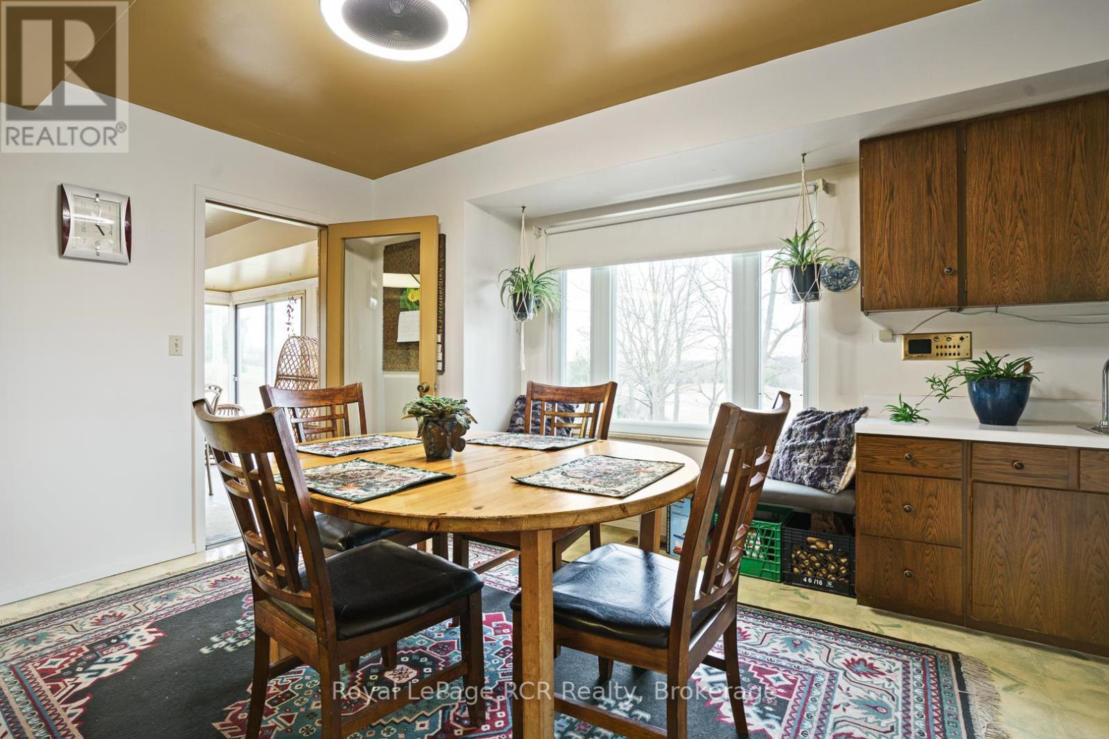 












136 4TH AVENUE

,
Hanover,




Ontario
N4N2B3

