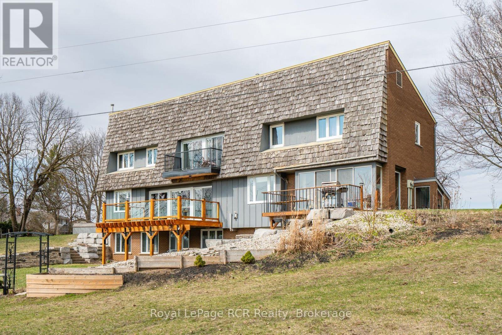 












136 4TH AVENUE

,
Hanover,




Ontario
N4N2B3

