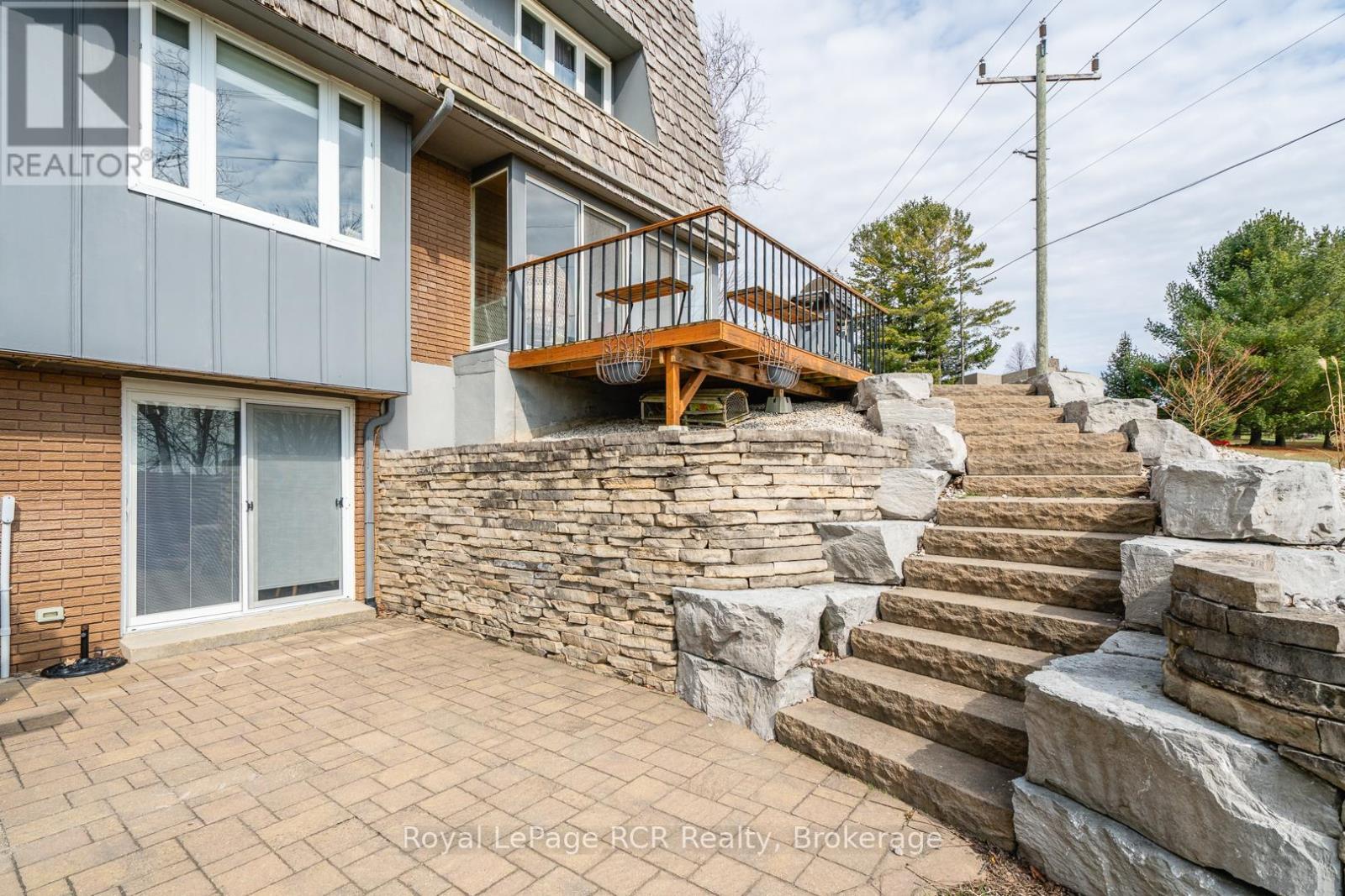 












136 4TH AVENUE

,
Hanover,




Ontario
N4N2B3

