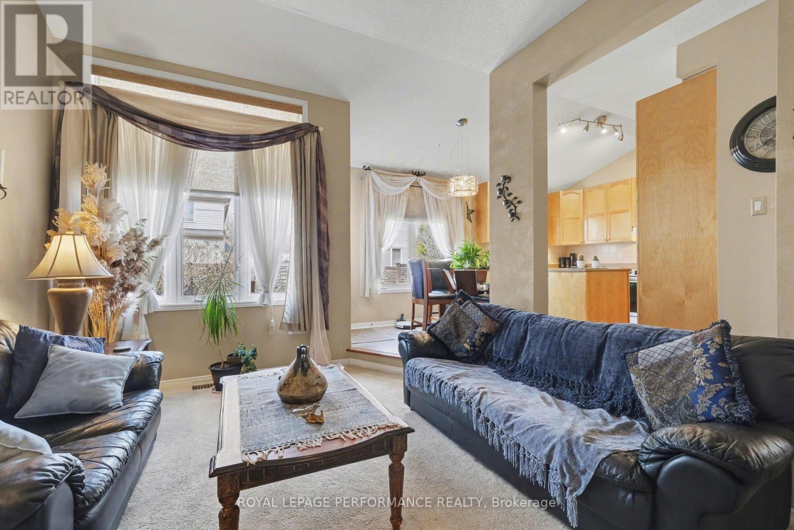 












2202 CLENDENAN CRESCENT

,
Ottawa,




Ontario
K4A4S8

