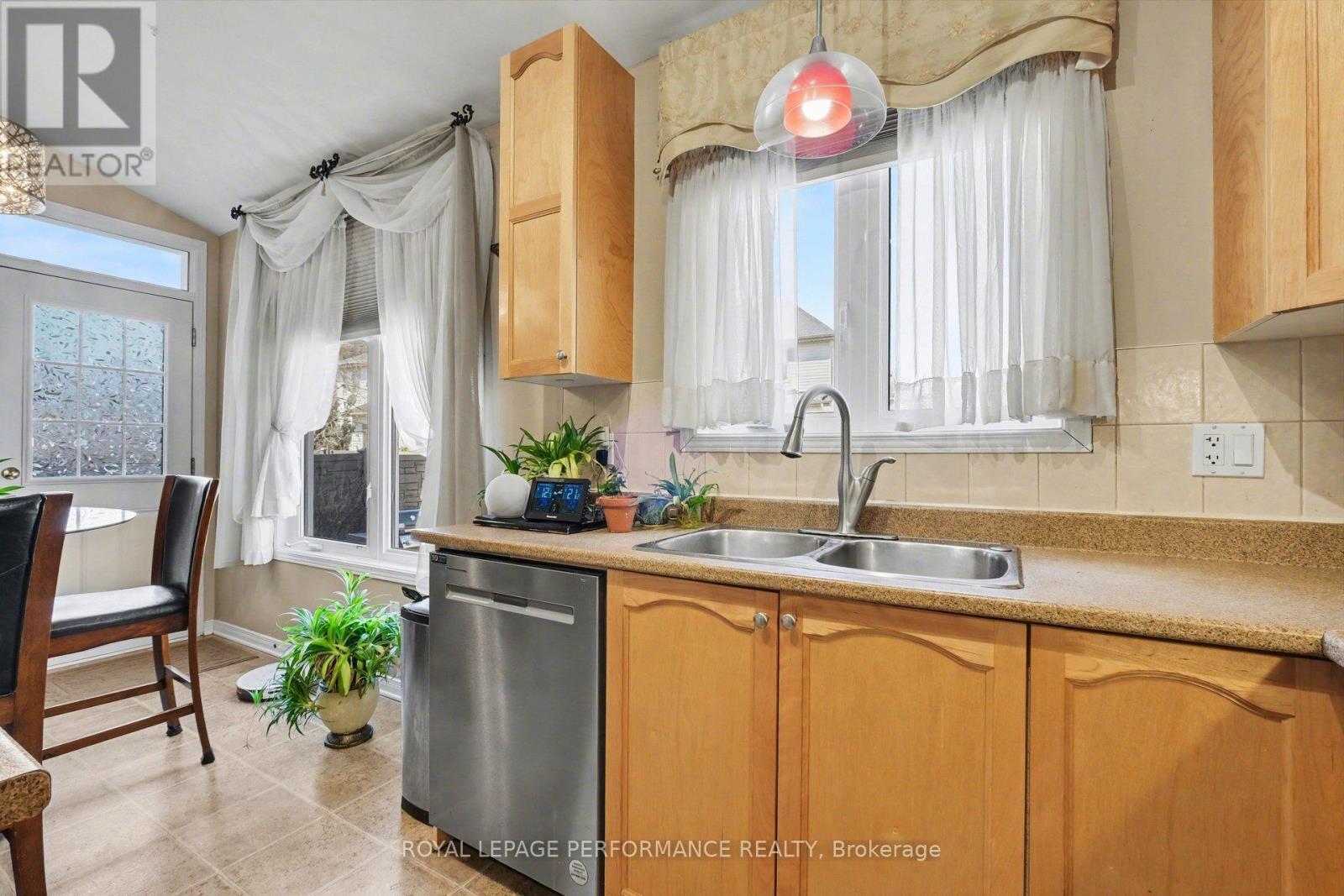 












2202 CLENDENAN CRESCENT

,
Ottawa,




Ontario
K4A4S8

